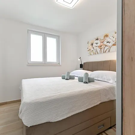 Apartment Deluxe Miga Vrsi